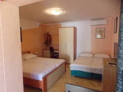 Apartments Vivien Kustici (Island Pag)