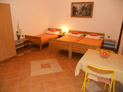 Apartments DADO Starigrad (Paklenica)